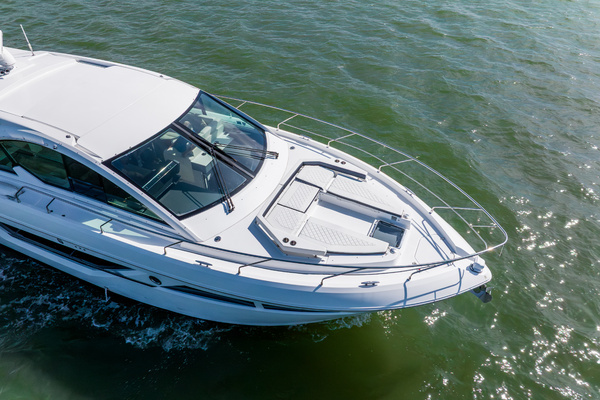 2018 Cruisers Yachts 50