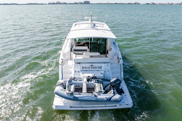 2018 Cruisers Yachts 50