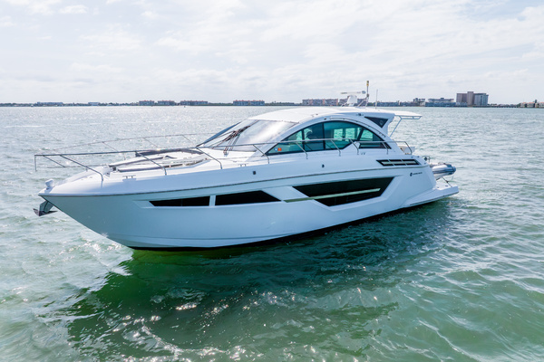 50ft Cruisers Yachts Yacht For Sale