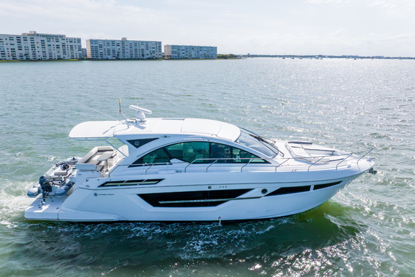 50ft Cruisers Yachts Yacht For Sale