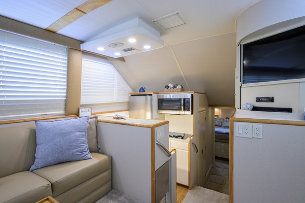 Hatteras 46 - Headwinds