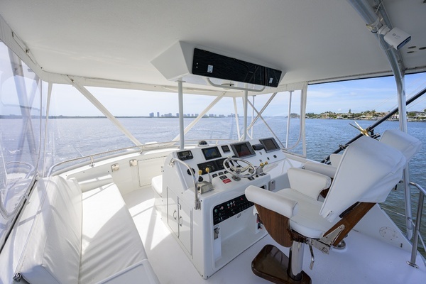 Photo of the 1992 Hatteras 46 Convertible "Headwinds"