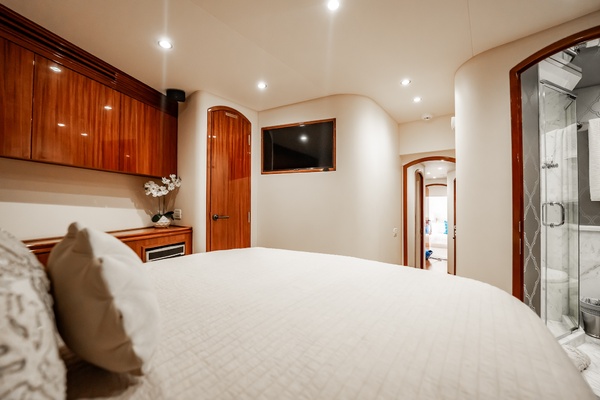 Breakaway 80ft Hatteras Yacht For Sale