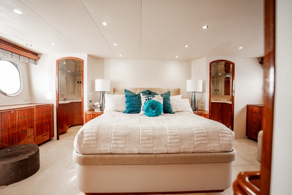 Breakaway 80ft Hatteras Yacht For Sale