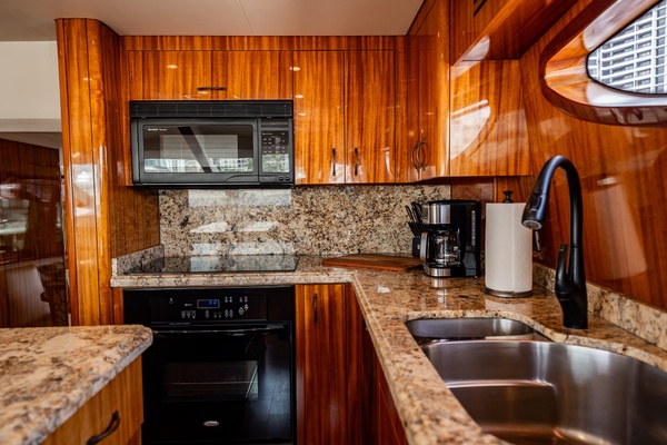 Breakaway 80ft Hatteras Yacht For Sale