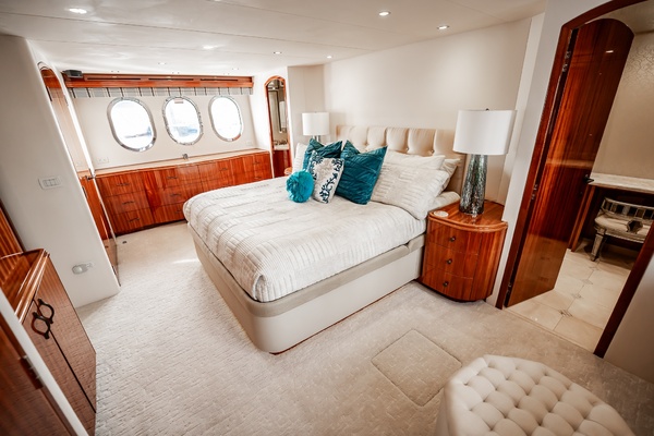 Breakaway 80ft Hatteras Yacht For Sale