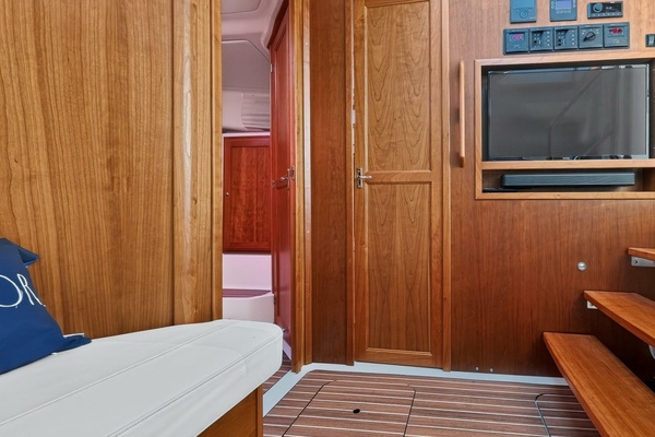 DEW TIME 39ft Back Cove Yacht For Sale