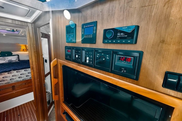 DEW TIME 39ft Back Cove Yacht For Sale