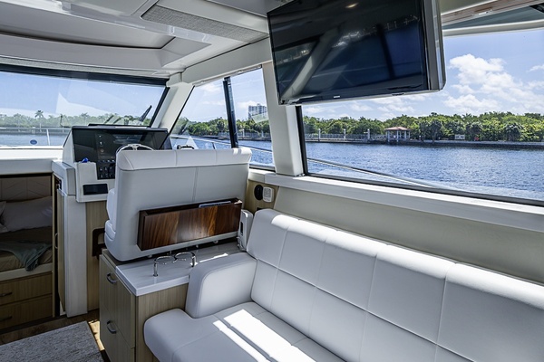 DON T TELL THE KIDS 38ft Regal Yacht For Sale