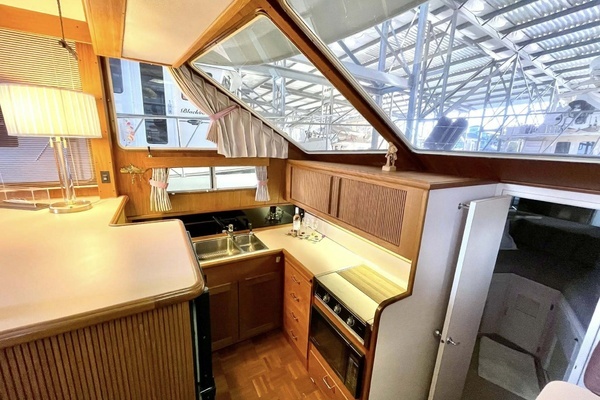Photo of the 1989 Tollycraft  "ISLE OF VIEW"