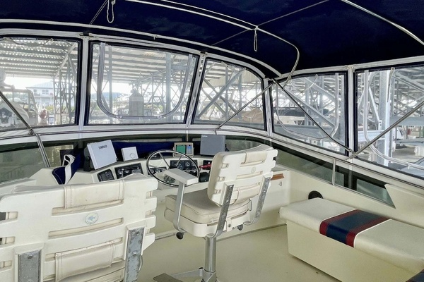 Photo of the 1989 Tollycraft  "ISLE OF VIEW"