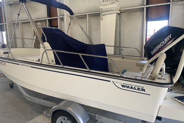 17ft Boston Whaler Yacht For Sale