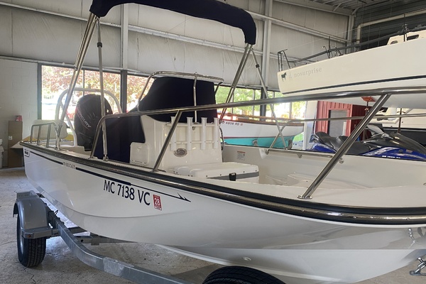17ft Boston Whaler Yacht For Sale