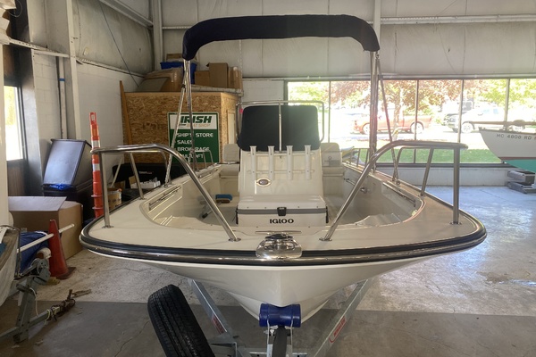17ft Boston Whaler Yacht For Sale