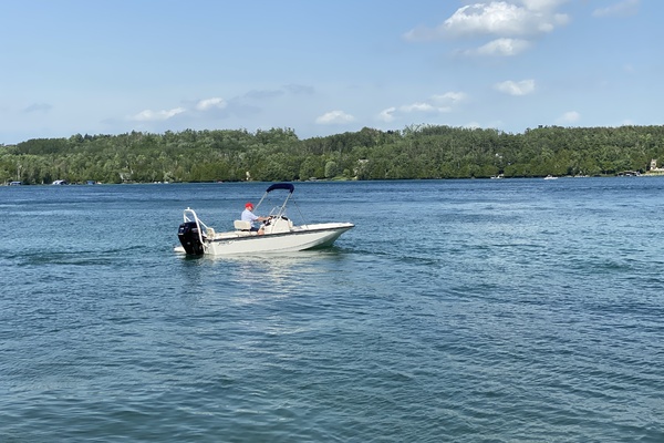 17ft Boston Whaler Yacht For Sale