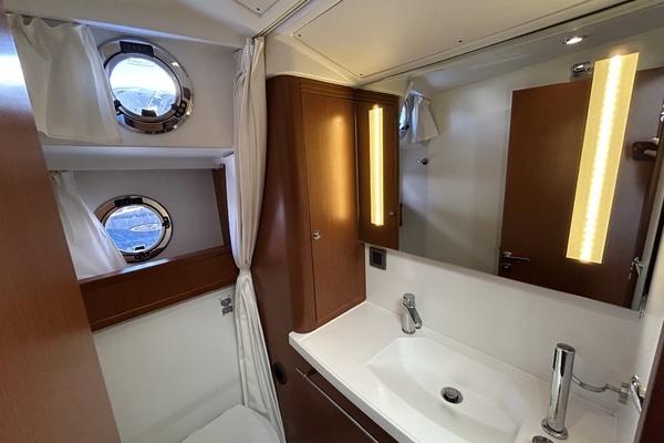 2018 Beneteau 44