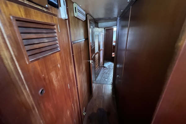Yankee Clipper 46ft Fisher Yacht For Sale