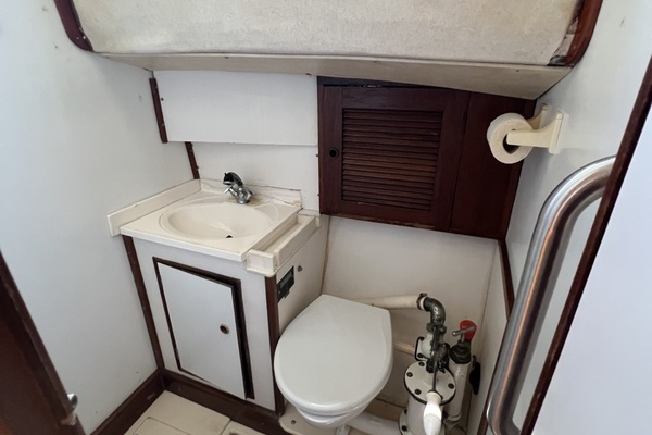 Yankee Clipper 46ft Fisher Yacht For Sale