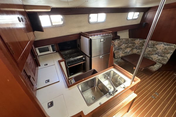 Yankee Clipper 46ft Fisher Yacht For Sale