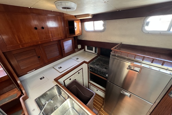 Yankee Clipper 46ft Fisher Yacht For Sale
