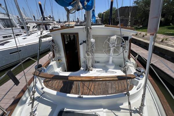 Yankee Clipper 46ft Fisher Yacht For Sale