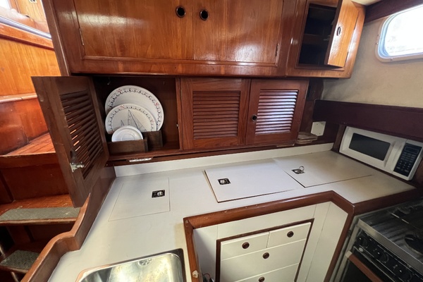 Yankee Clipper 46ft Fisher Yacht For Sale