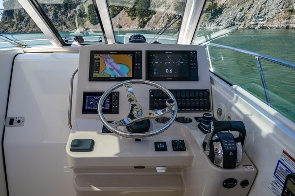 2019 Boston Whaler 35