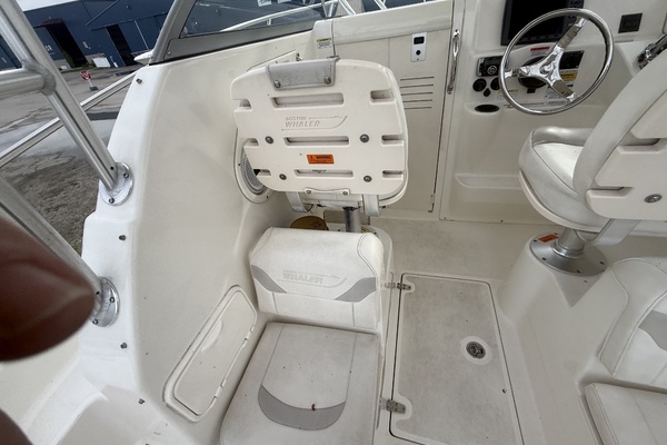 26ft Boston Whaler Yacht For Sale