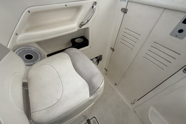 26ft Boston Whaler Yacht For Sale