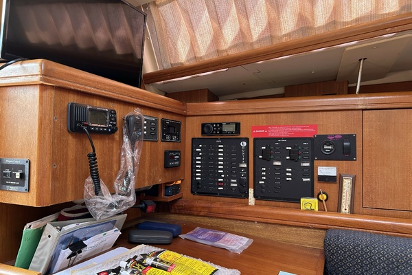 DECATUR TWO 36ft Hunter Yacht For Sale