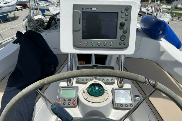 DECATUR TWO 36ft Hunter Yacht For Sale