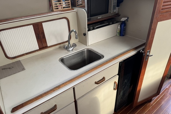 LEXI BRI 30ft Black Watch Yacht For Sale