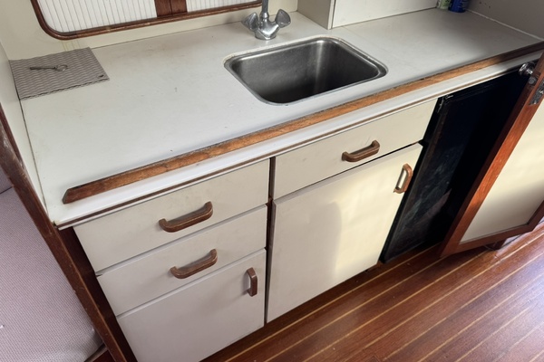 LEXI BRI 30ft Black Watch Yacht For Sale