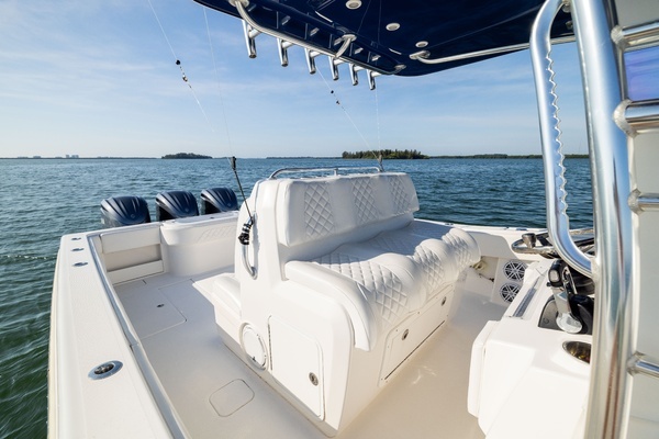 2015 Invincible 39