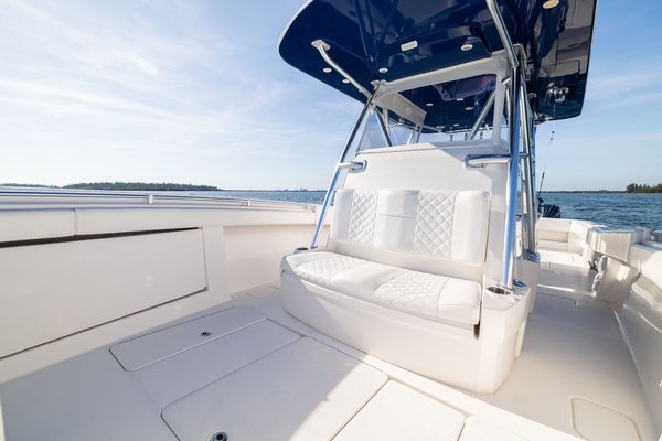 2015 Invincible 39