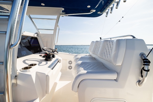2015 Invincible 39