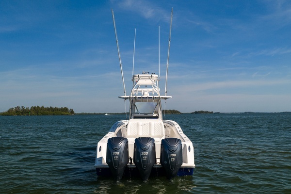 2015 Invincible 39
