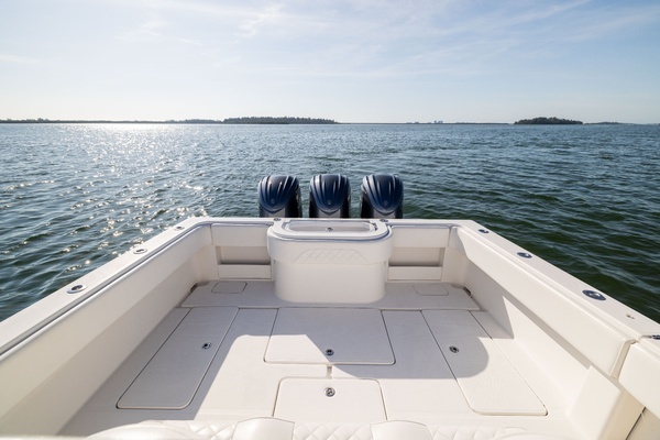 2015 Invincible 39