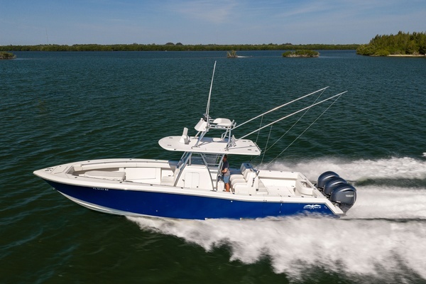 2015 Invincible 39