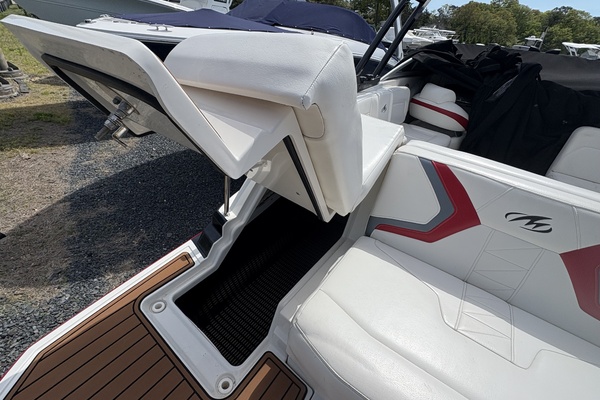 25ft Monterey Yacht For Sale