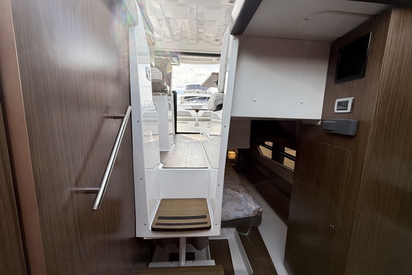 37ft Four Winns Yacht For Sale