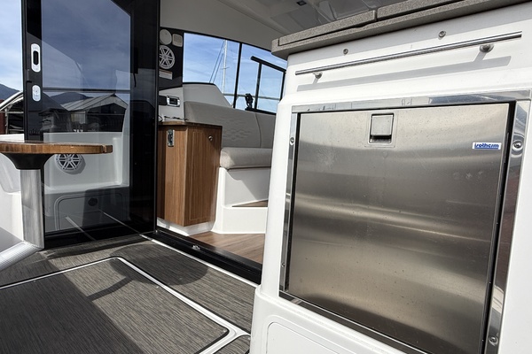 37ft Four Winns Yacht For Sale