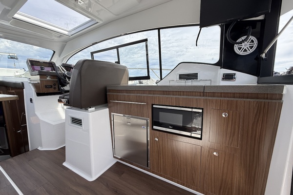 37ft Four Winns Yacht For Sale