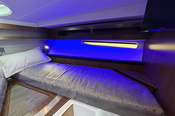 37ft Four Winns Yacht For Sale