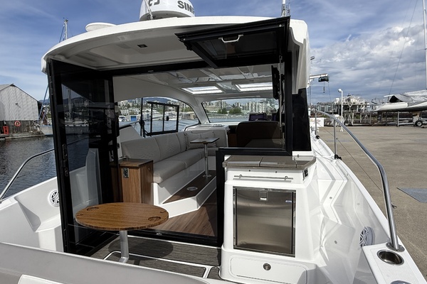 37ft Four Winns Yacht For Sale