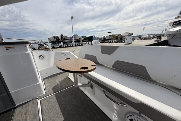 37ft Four Winns Yacht For Sale