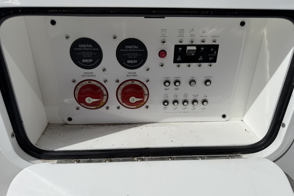 37ft Four Winns Yacht For Sale