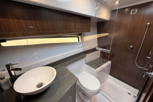 37ft Four Winns Yacht For Sale