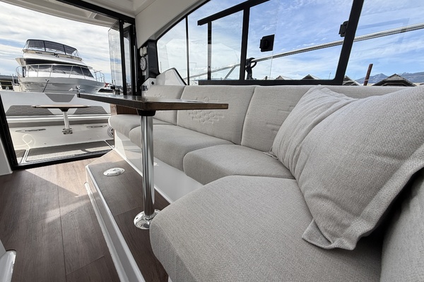 37ft Four Winns Yacht For Sale