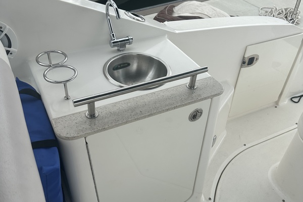 HAS GENERATOR 26ft Sea Ray Yacht For Sale